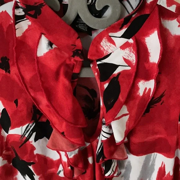 Apostrophe Woman’s Sleeveless Top Size Medium - Picture 2 of 6